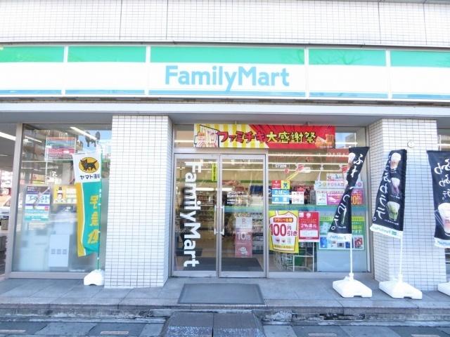ファミリーマート春日部中央一丁目店：263m