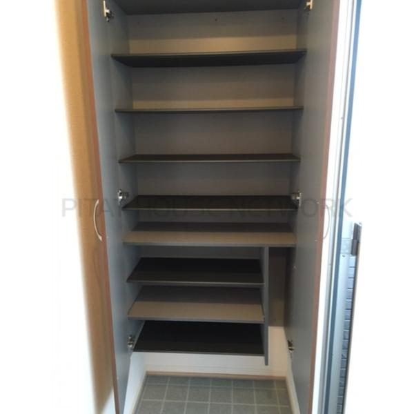 シューズボックス