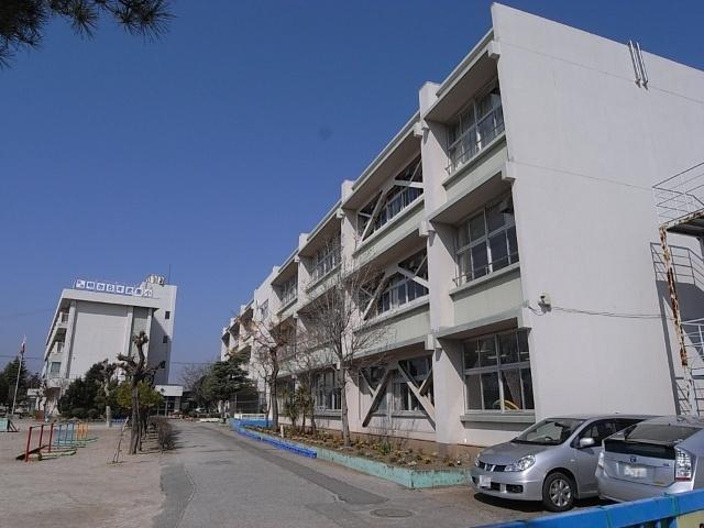 春日部市立武里小学校：643m