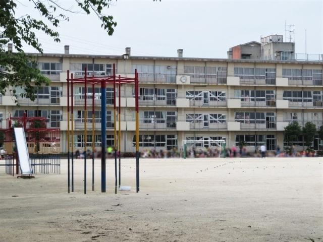 越谷市立桜井南小学校：1118m