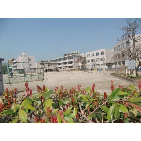 春日部市立粕壁小学校:757m