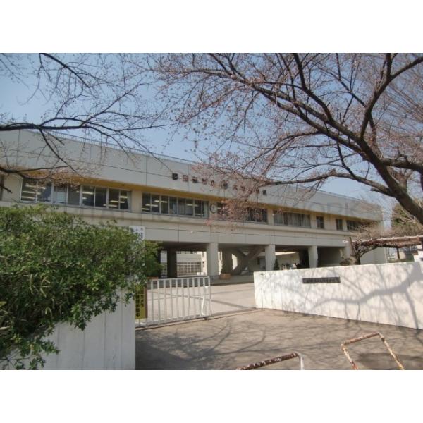 春日部市立大増中学校:1218m