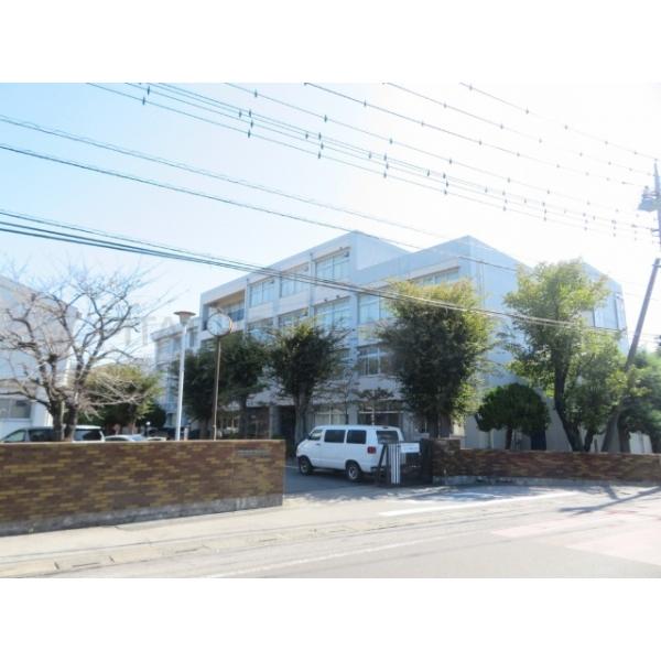 埼玉県立春日部工業高校:728m