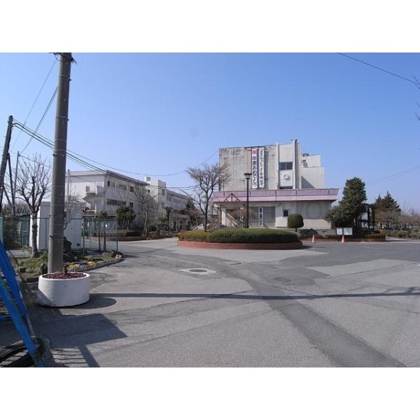 春日部市立武里中学校:962m