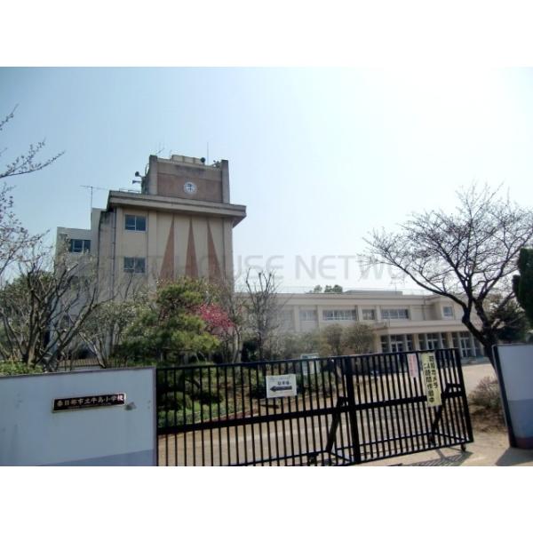 春日部市立牛島小学校:679m