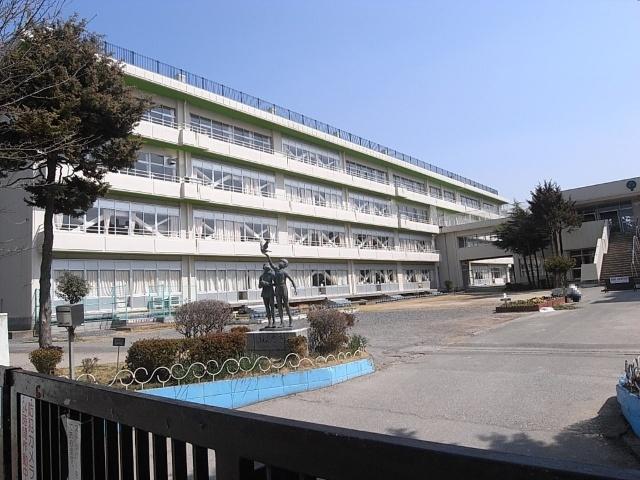 春日部市立緑小学校：1096m
