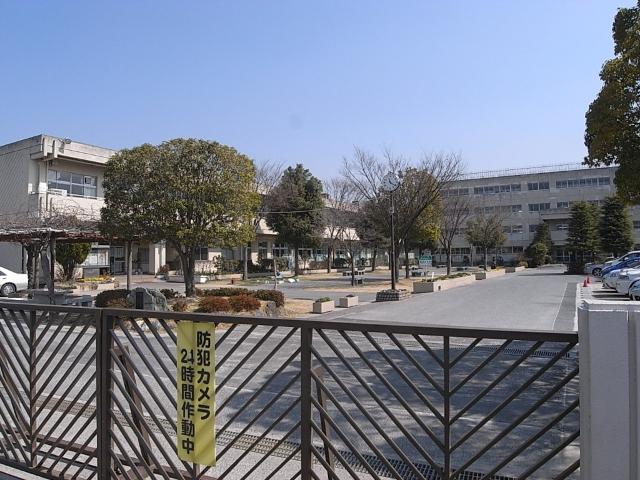 春日部市立緑中学校：1044m