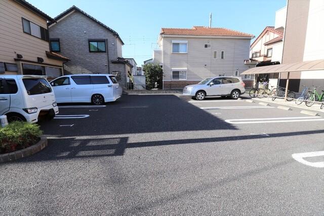ラ ルーチェ（301） 駐車場