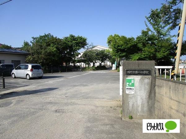 鳴門市立鳴門市第一小学校：268m