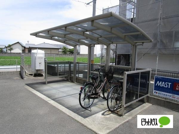 シャーメゾンルミエール川内（102） 駐車場