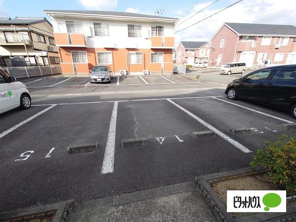 クィーンパレスTADA.C（101） 駐車場