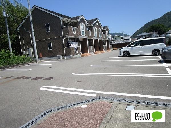 アルドーレＢ（103） 駐車場