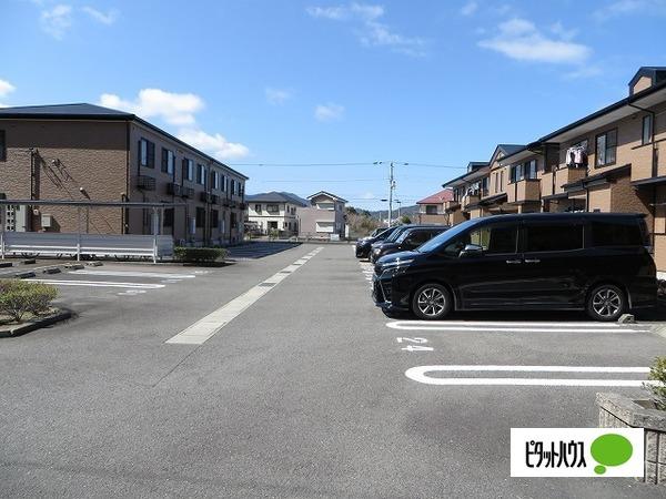 ブルースカイＣ（101） 駐車場