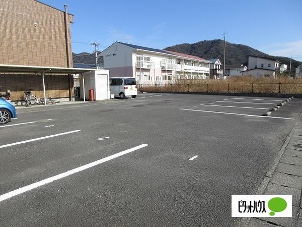 レオパレスカーサ鳴門 駐車場