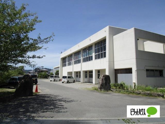 鳴門市立鳴門西小学校：574m