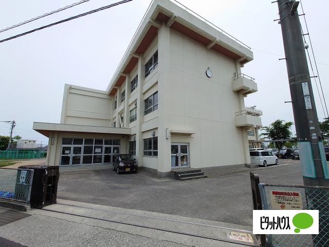 北島町立北島小学校：729m