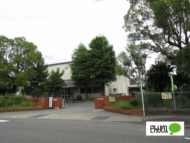 徳島市立応神小学校：1048m
