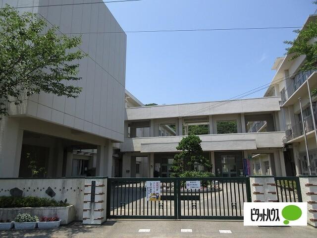 鳴門市立撫養小学校：1385m