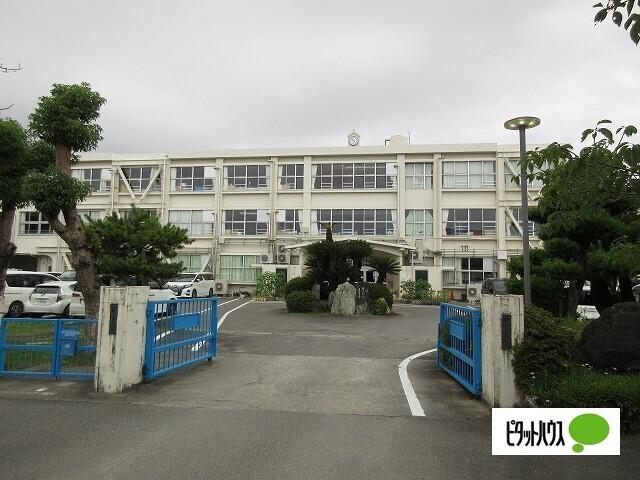 鳴門市立大津西小学校：703m