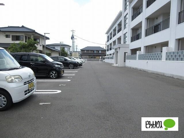 ココクリスタル松茂（203） 駐車場