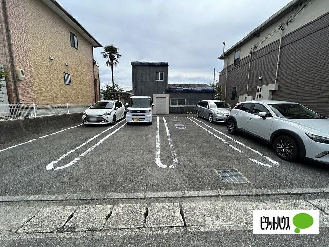 ボヌール旭野（201） 駐車場