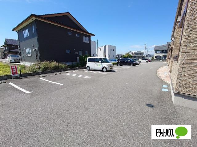グランデ成長　B（101） 駐車場