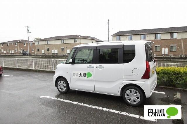 リュミエール・ヴィラⅡ（205） 駐車場