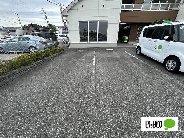 ピタットテナント 駐車場