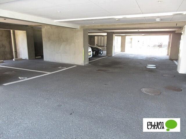 エグゼ古川（301） 駐車場