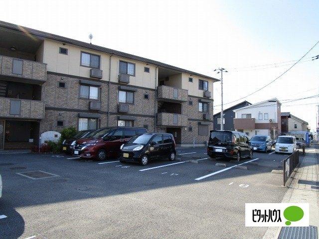 リヴェール北島（302） 駐車場