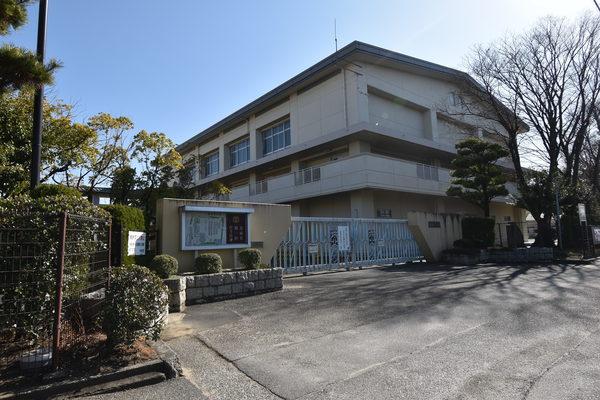 岡崎市立城北中学校：963m