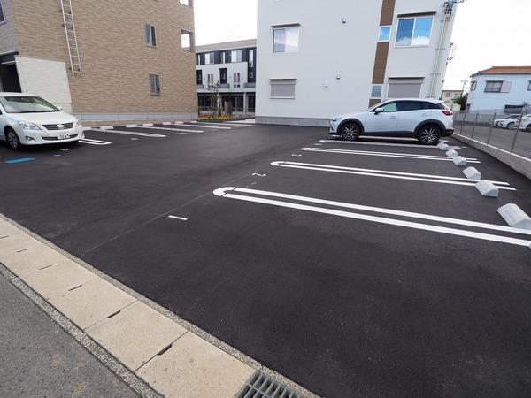 コンフォール横山（0101） 駐車場