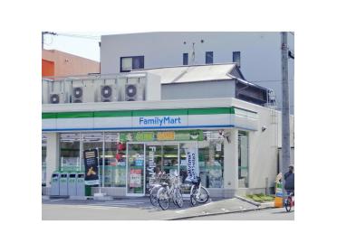 ファミリーマート市大病院前店：247m