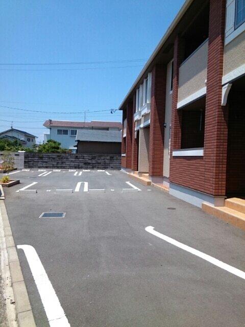 メゾンエス（203） 駐車場