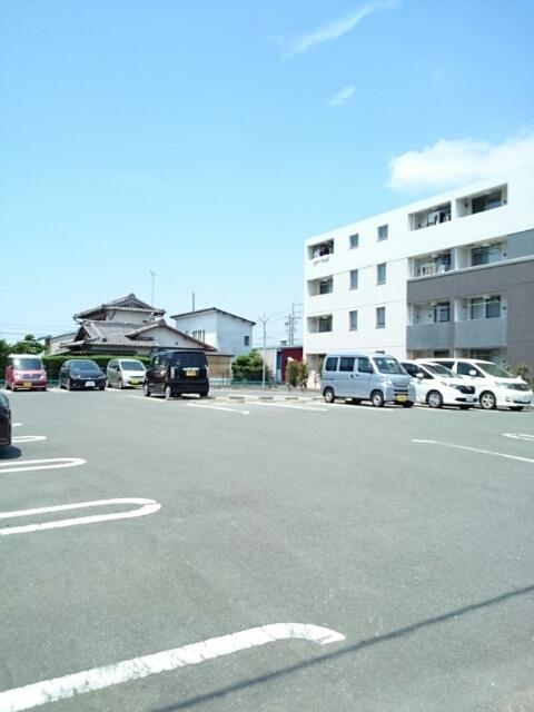 ラフレシール三島（303） 駐車場