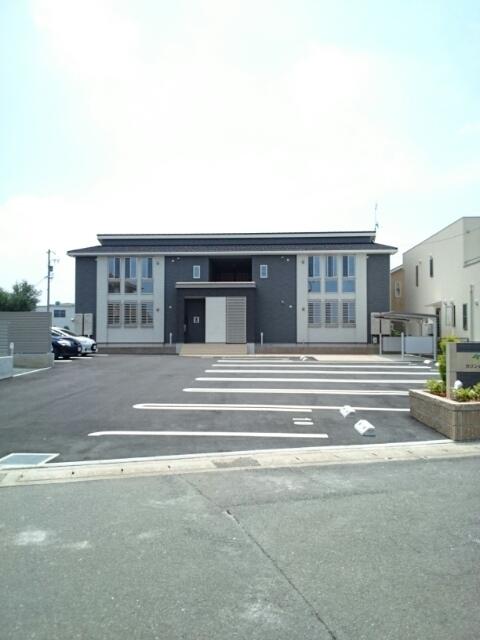 カリンの木（201） 駐車場