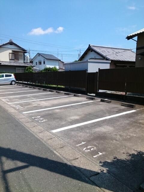 メゾンエンジュ（201） 駐車場