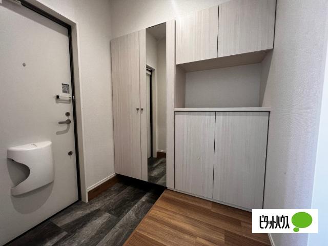 元中野町三丁目戸建（B） 玄関