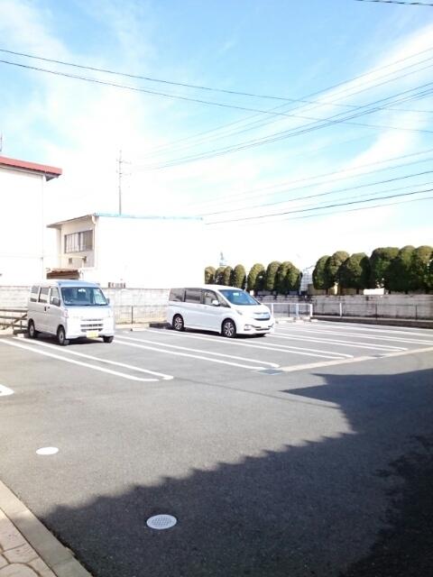 フィオリース．３（203） 駐車場