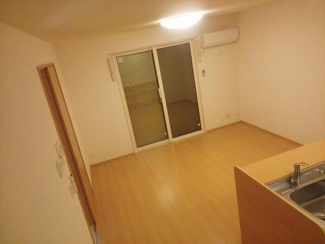 ラフィネ横山　Ａ棟（102） 室内