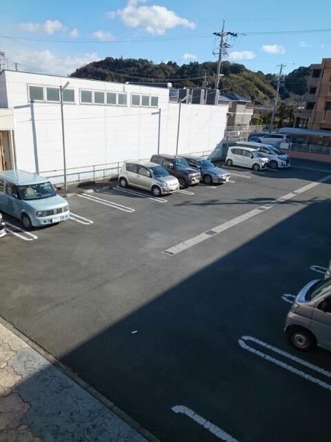 ＬＩＴＴＬＥ　ＫＯＨＯＫＵ（202） 駐車場