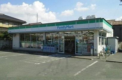 ファミリーマート：700m