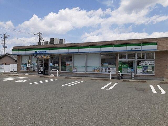 ファミリーマート：260m