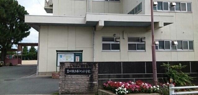 桜町小学校：450m