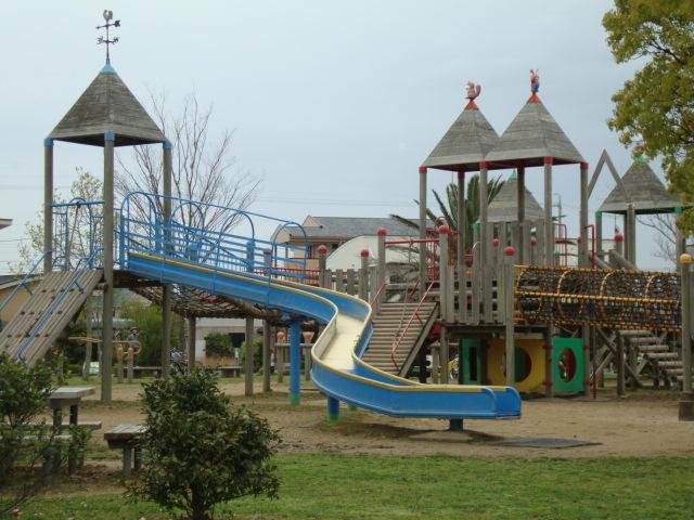 西岸中央公園：817m