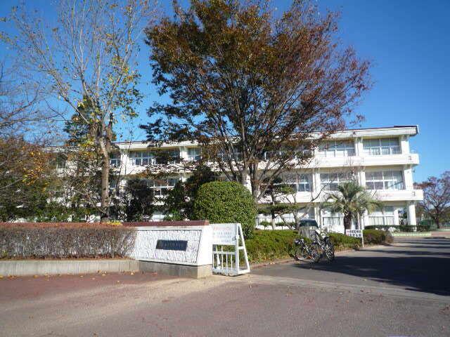 伎倍小学校：300m