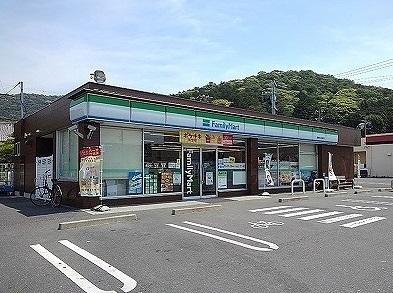 ファミリーマート：550m
