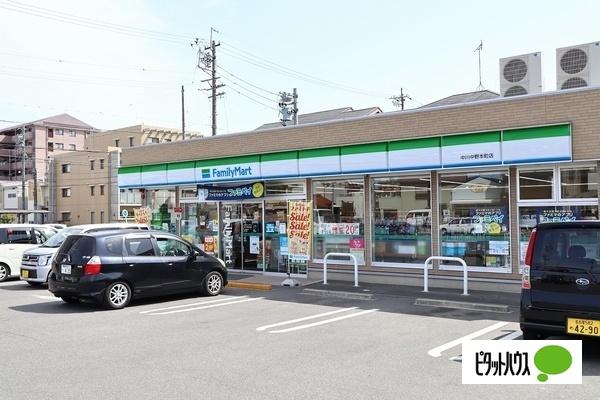 ファミリーマート中川中野本町店：218m