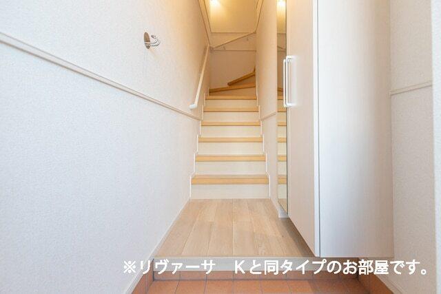 アルメールＡ（205） 玄関