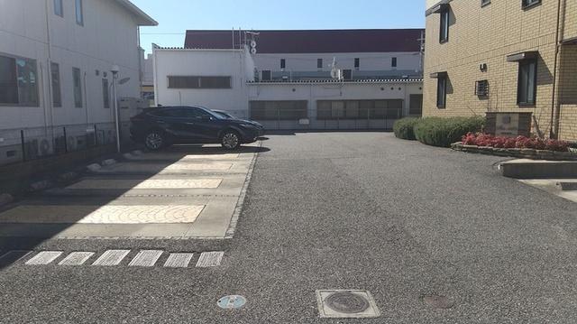 シューラク（105） 駐車場